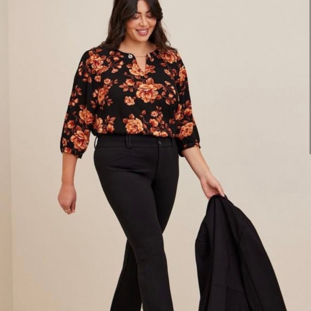 NWT Torrid Floral Print Crepe Chain Detail Blouse